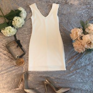 Classic White body-con Mini Dress 🦋